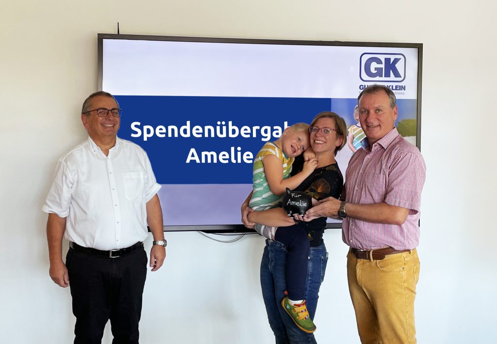 Donation handover to Amelie